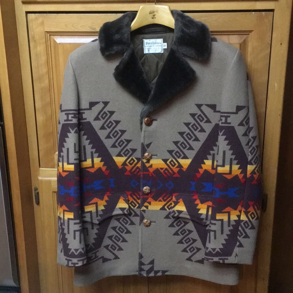 Vintage men’s PENDLETON High grade wool coat.